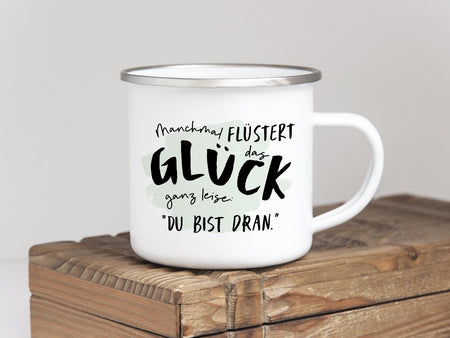 EMAILLE BECHER Retro Tasse MANCHMAL FLÜSTERT DAS GLÜCK